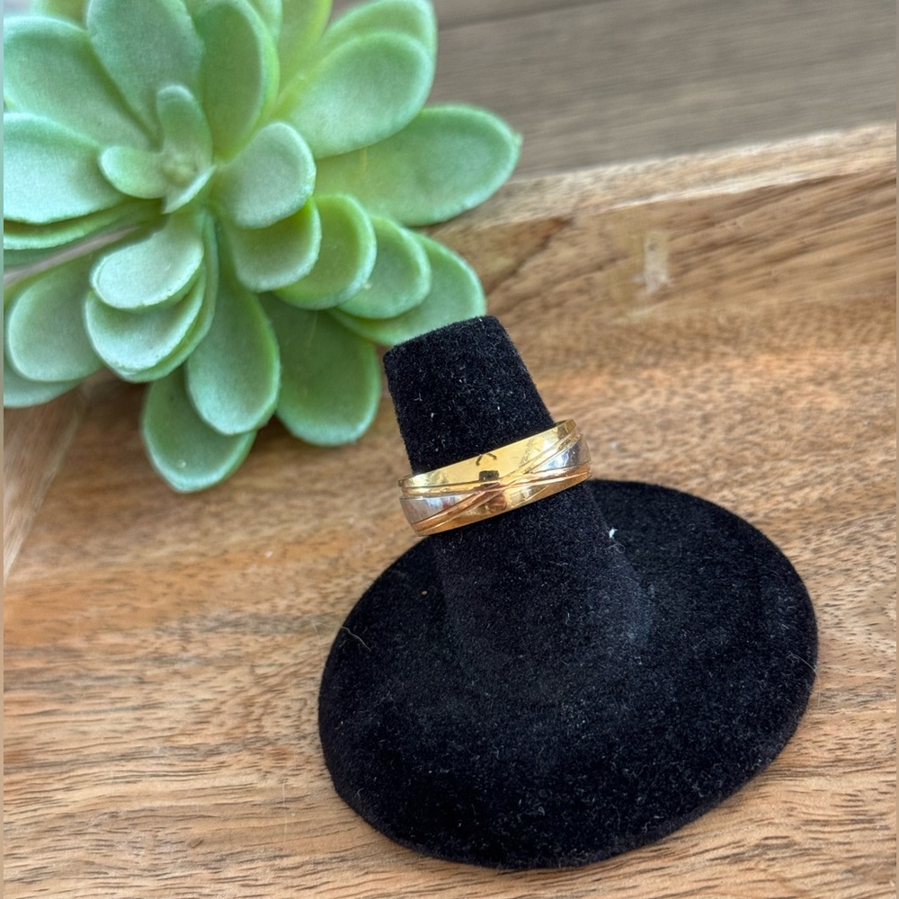 Two tone gold and silver ring size 6
